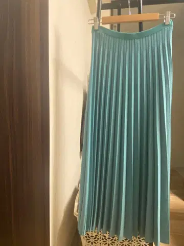 [새상품급] Drawer 근년 16G 헤링본 플리츠 니트 롱 스커트