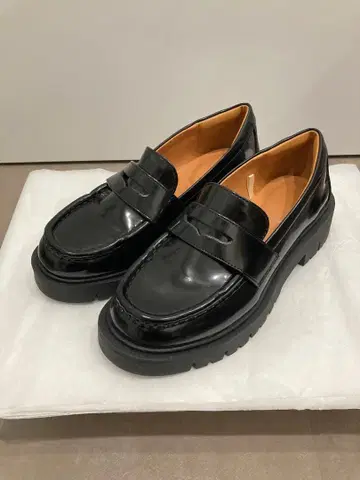 유니클로 콘필터치 로퍼 22.5cm