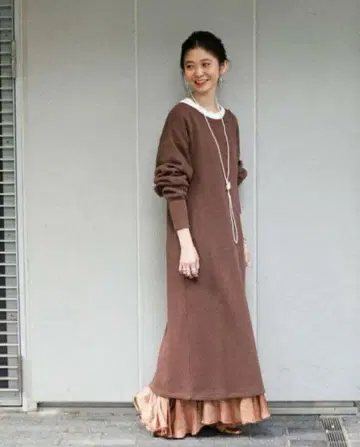 SLOBE 별주 크루넥 슬릿 롱 원피스 Champion 브라운