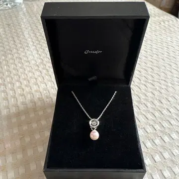 Crossfor 펄 장식 목걸이