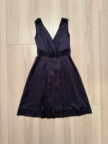 다크 네이비 플리츠 원피스