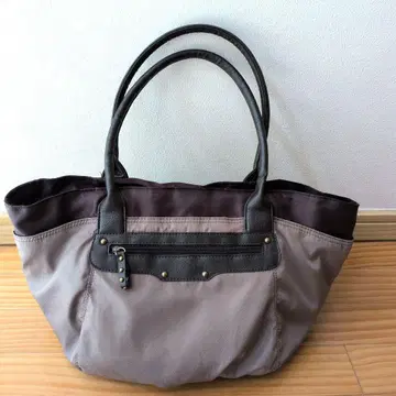 그레이와 브라운의 토트백