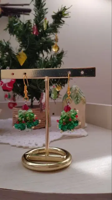 크리스마스 트리형 비즈 귀걸이, 귀찌