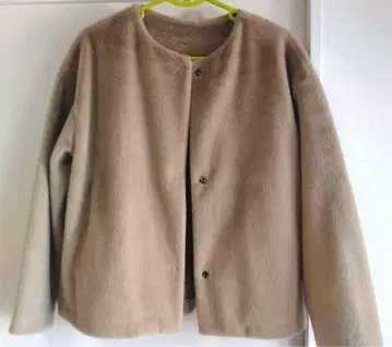 유니클로 베이지 플리스 자켓 버튼 포함