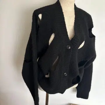 w.w.g 블랙 컷 아웃 니트 가디건