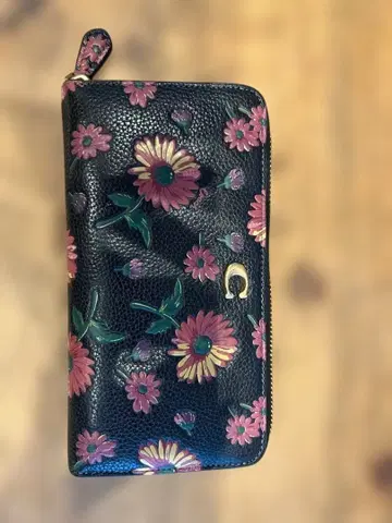 꽃무늬 엠보싱 가공 지갑