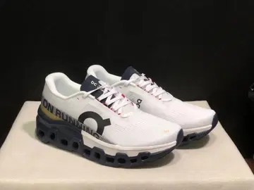 On 클라우드몬스터 2 스니커즈