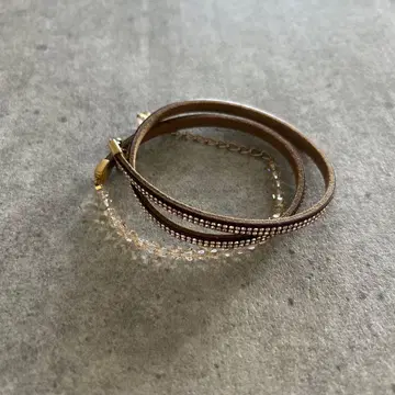 스와로브스키 스터드 가죽 팔찌