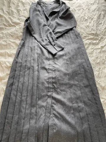 Ray BEAMS 그레이 플리츠 롱 원피스