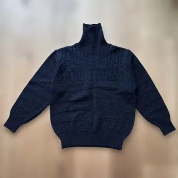 케이블 짜임 터틀 니트 블랙 긴팔 FREE