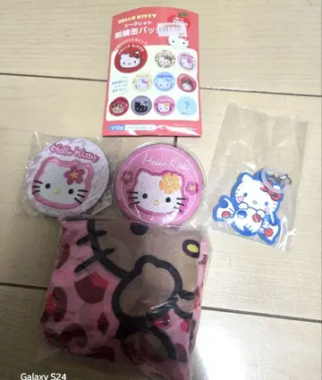 헬로키티 키링 & 캔뱃지 세트
