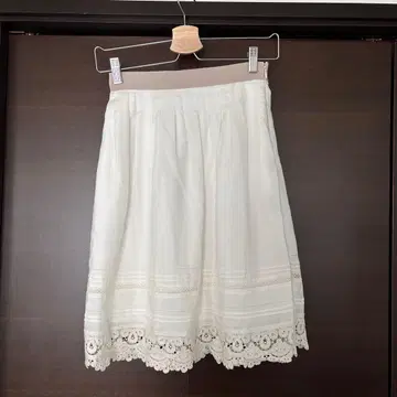 Apuweiser-riche 화이트 플레어 스커트 사이즈 1