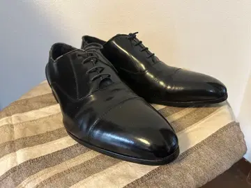 블랙 가죽 캡토 드레스 슈즈