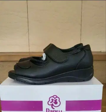 새상품 팬지 4077 블랙 22.5 보송보송 땀 흡수 경량 오픈토