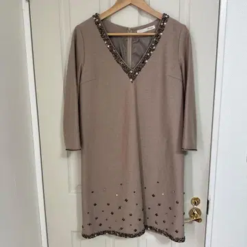 비즈 장식 베이지 V넥 원피스 비쥬 원피스 가을/겨울