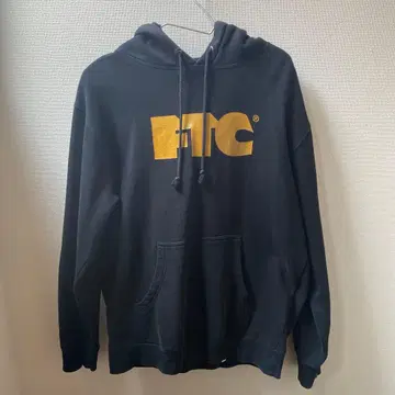 FTC 골드 로고 후드티 블랙