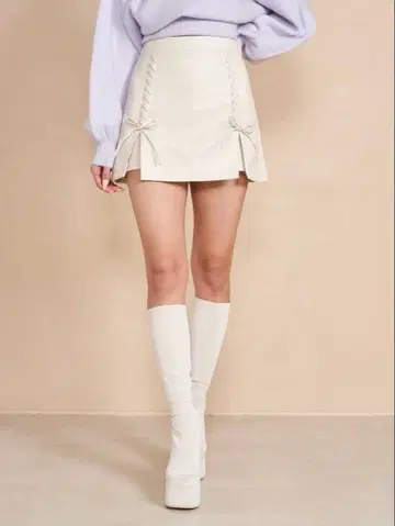 Darich 다리치 슬릿 리본 가죽 미니 스커트 아이보리 M