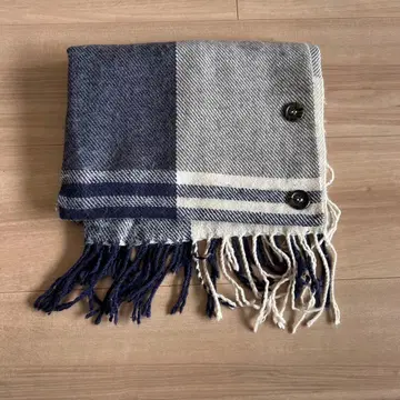 네이비와 그레이 체크 머플러