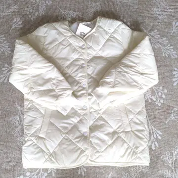 아이보리 퀼팅 자켓 M 사이즈