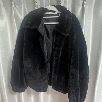 블랙 보아 자켓 카라 부착