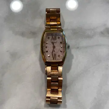 [SEIKO] 루키아 핑크 골드 솔라 배터리 아날로그 시계