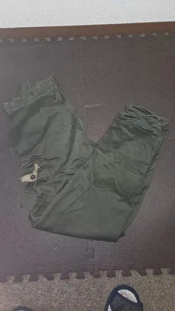 카고 팬츠 올리브 그린 사이드 포켓 포함