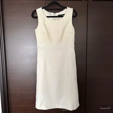 ketty 슬리브리스 무릎 기장 원피스 화이트