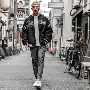 택 포함 새상품 그래픽 로고 바시티 자켓 블랙