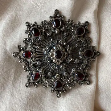 앤티크 브로치