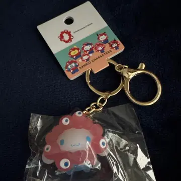 산리오 콜라보 미야쿠미야쿠 입체 마스코트 클리어 시나모롤