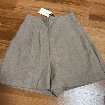 aprily 하이웨스트 형태 숏팬츠