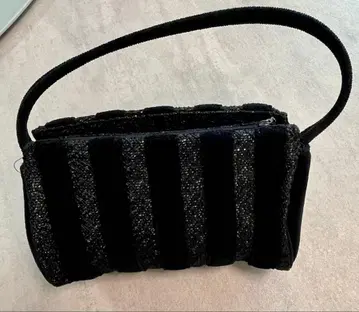 FEILER 블랙 숄더백 지퍼식