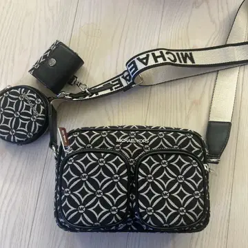 MICHAEL KORS 모노그램 숄더백