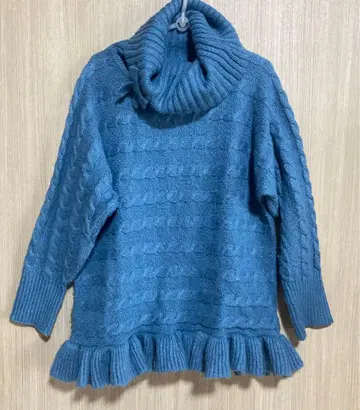 블루 터틀넥 니트 스웨터