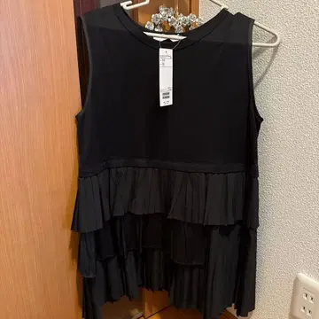 beams 블랙 탱크탑