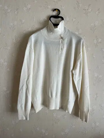 미즈이로 인드 하이넥 버튼 풀오버