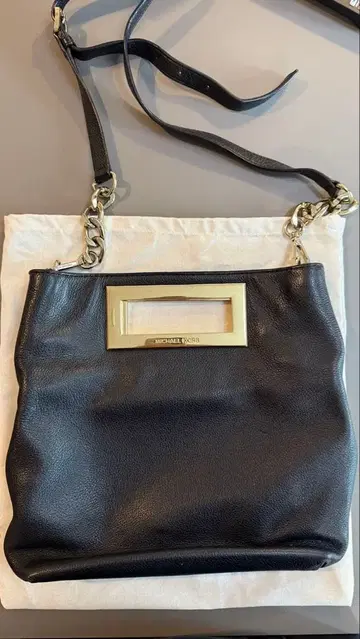 MICHAEL KORS 블랙 가죽 숄더 클러치백 2way