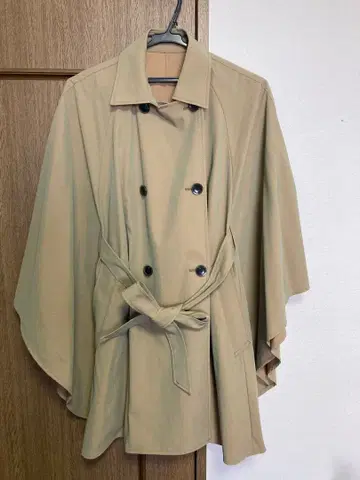 LAUTREAMONT 베이지 판초 36