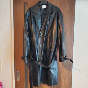 젠틀 서 블랙 가죽 트렌치코트