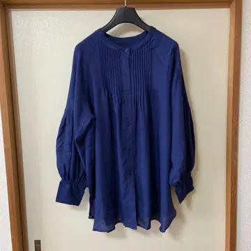 INDIVI 네이비 플리츠 벌룬 슬리브 긴팔 셔츠 13호