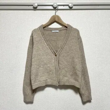 [ 새상품급 ] calin(카란) 숏 기장 가디건 V넥 가디건