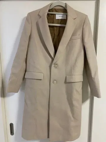 베이지 싱글 버튼 롱 코트