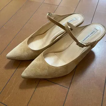 FABIUS RUSCONI 베이지 스틸레토 펌프스