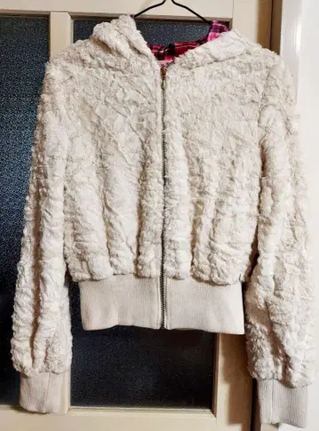 MARS 복슬복슬 후드 부착 숏 기장 점퍼 M