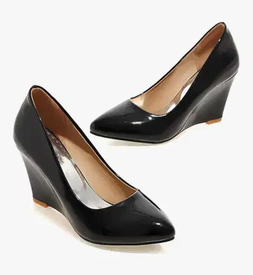 [ 미사용 새상품 ] 에나멜 블랙 웨지 힐 펌프스 36 사이즈 23cm