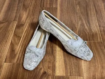 RANDA 플라워 모티브 시어 펌프스 (실버)
