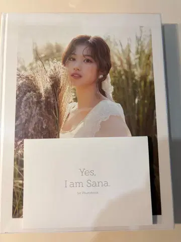 네, 저는 사나 사진집