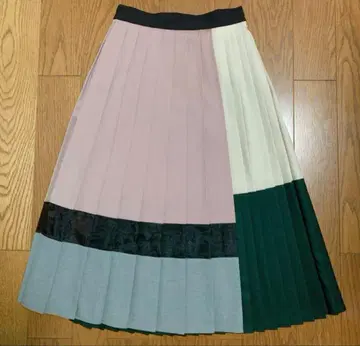 유나이티드 도쿄 플리츠 스커트