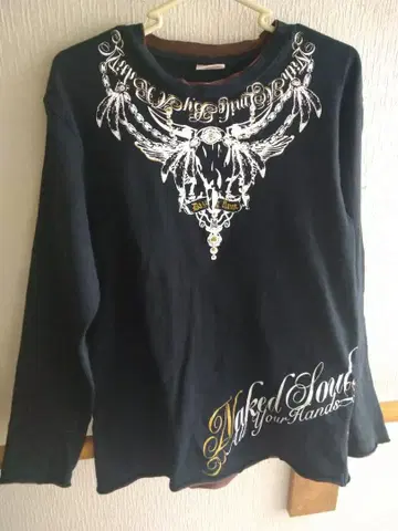 그래픽 프린트 긴팔 티셔츠 블랙