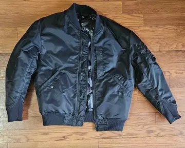 유니클로 MA-1 플라이트 자켓